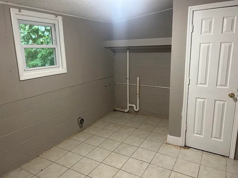 284 W Wood St - Photo 4 of 5