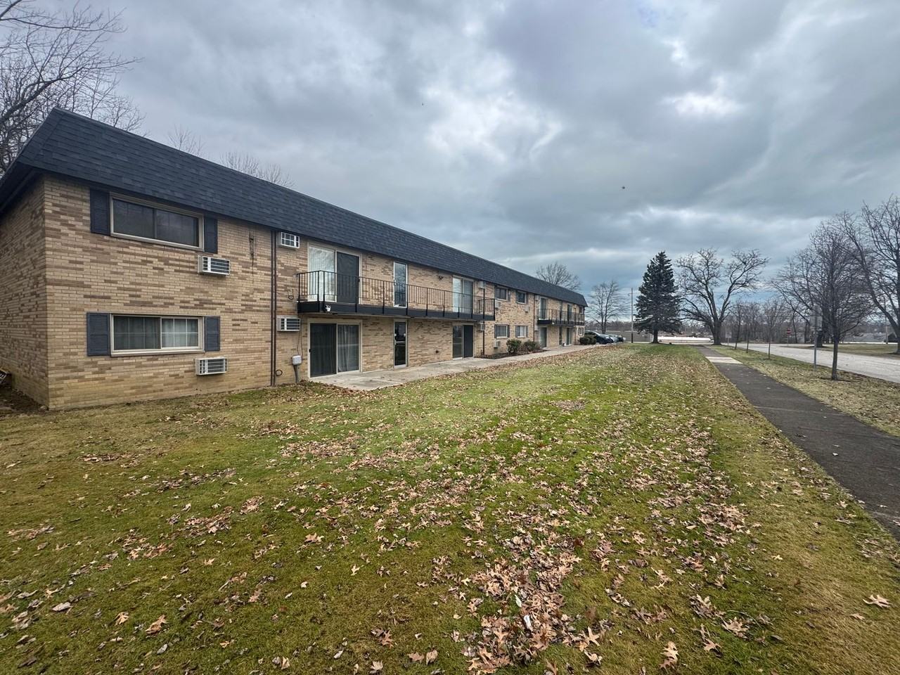 24325 Detroit Rd #103 - Photo 3 of 18