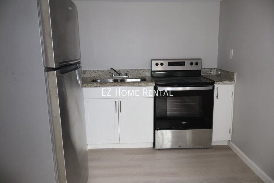 7515 Bayway Dr #5 - Photo 5 of 11