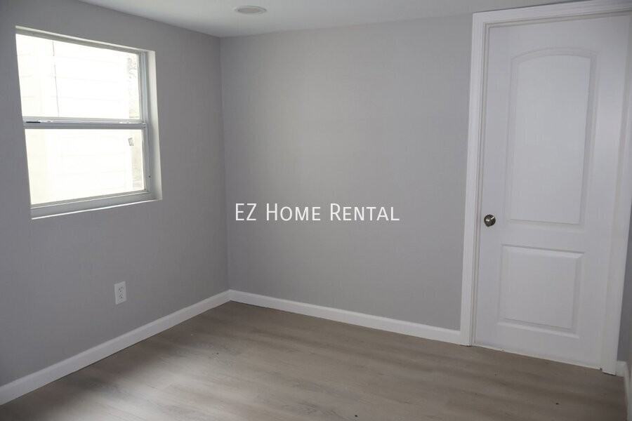 7515 Bayway Dr #5 - Photo 6 of 11