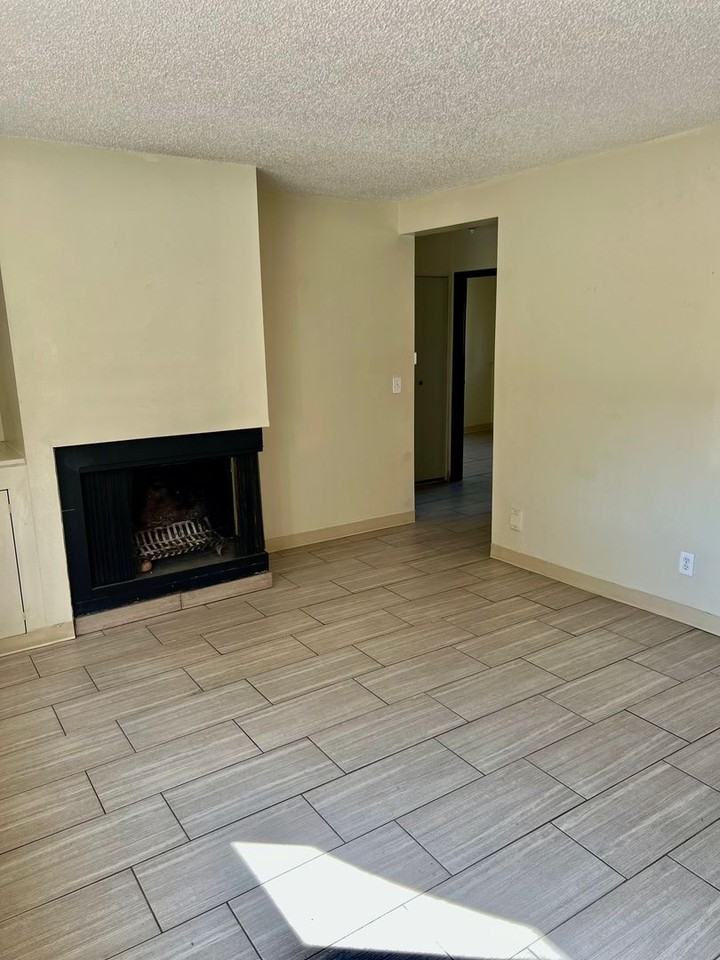 6636 Dublin Loop W #A - Photo 5 of 23