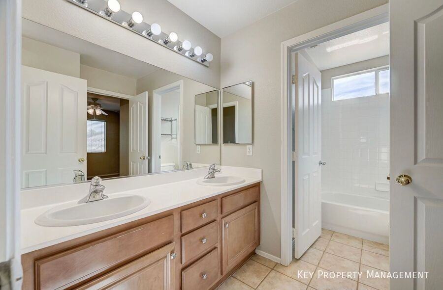 9027 Edenbridge Ct - Photo 7 of 17