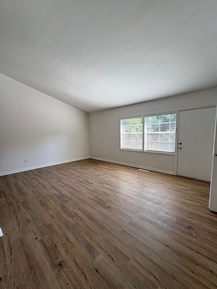 250 Ridgewood Ave - Photo 3 of 17