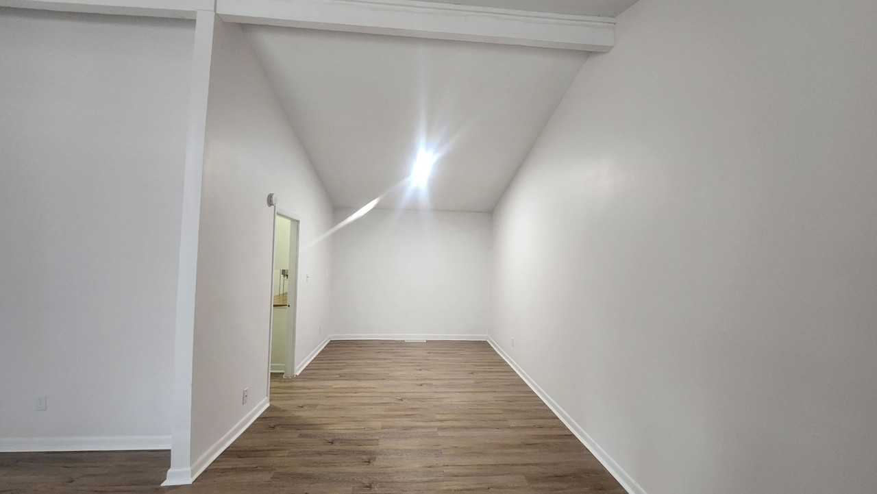 250 Ridgewood Ave - Photo 4 of 17