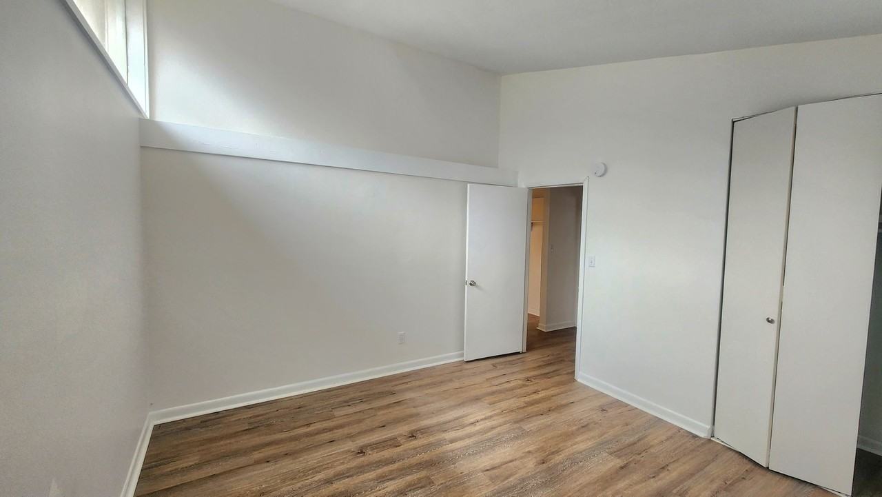 250 Ridgewood Ave - Photo 6 of 17