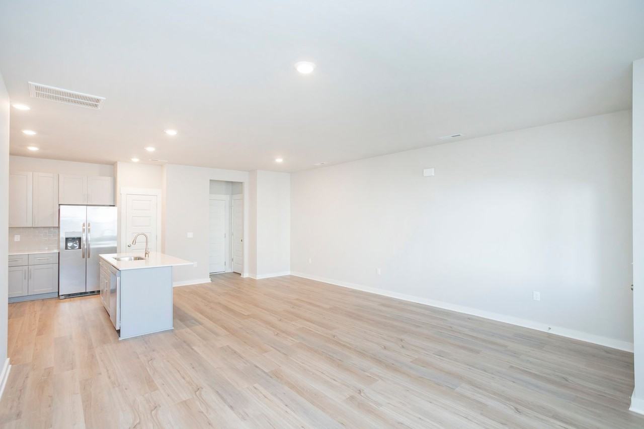 4509 Sardius Dr - Photo 6 of 39