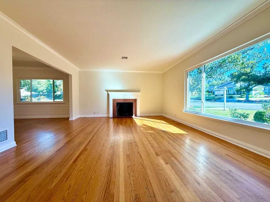 1369 Norton Ave - Photo 2 of 18