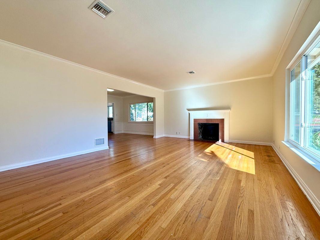 1369 Norton Ave - Photo 3 of 18