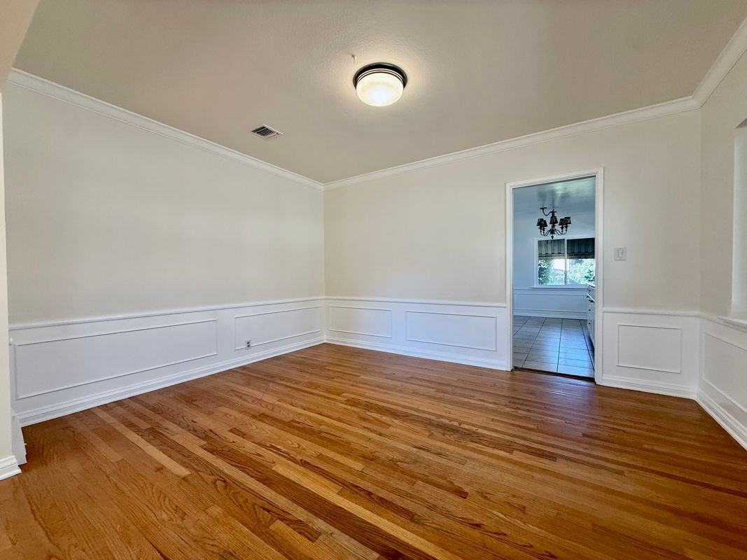 1369 Norton Ave - Photo 4 of 18