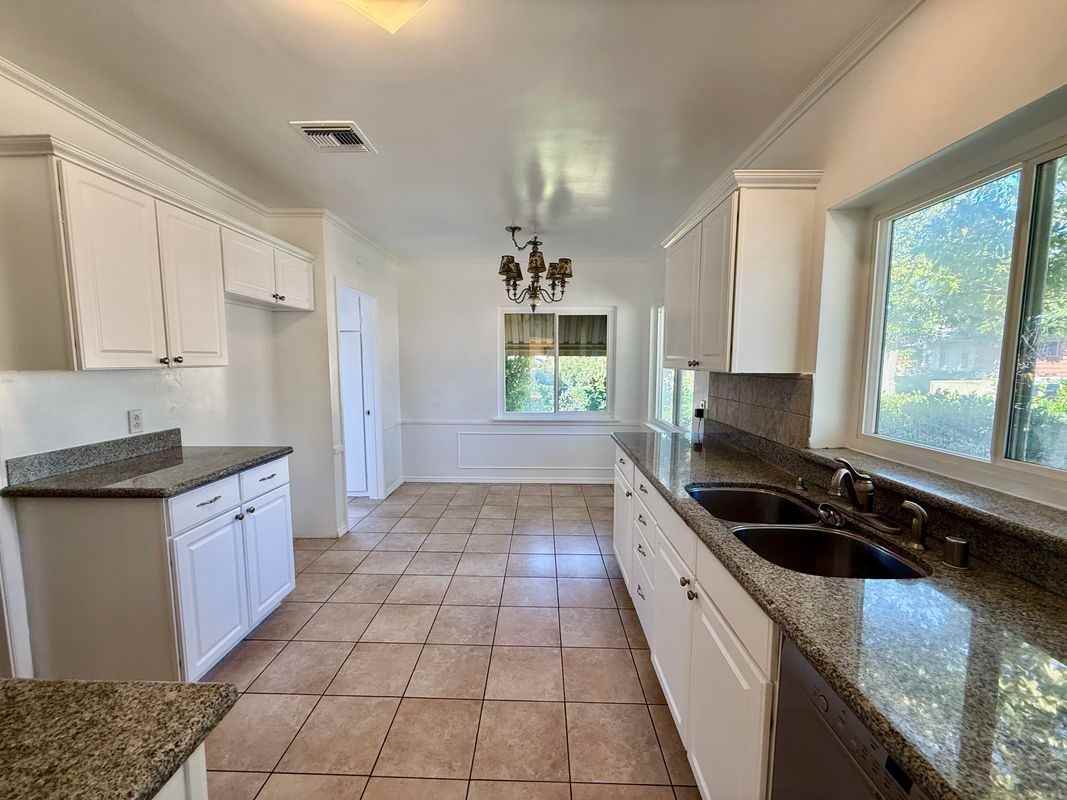 1369 Norton Ave - Photo 5 of 18