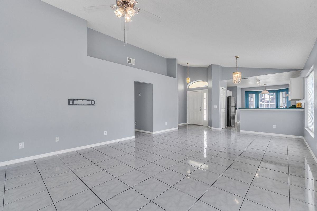 4454 King Edward Dr - Photo 2 of 47