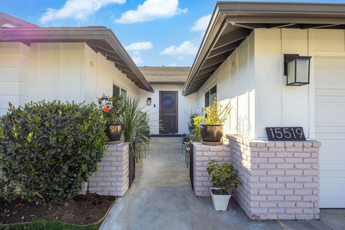 15519 Gerkin Ave - Photo 3 of 22