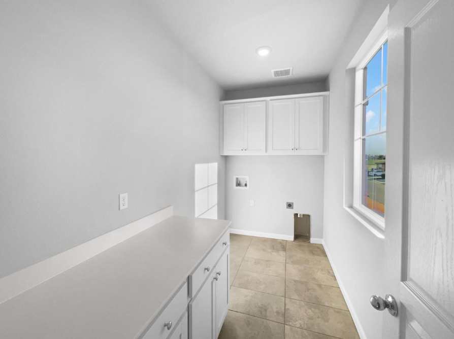 8416 Tapies Way - Photo 5 of 31