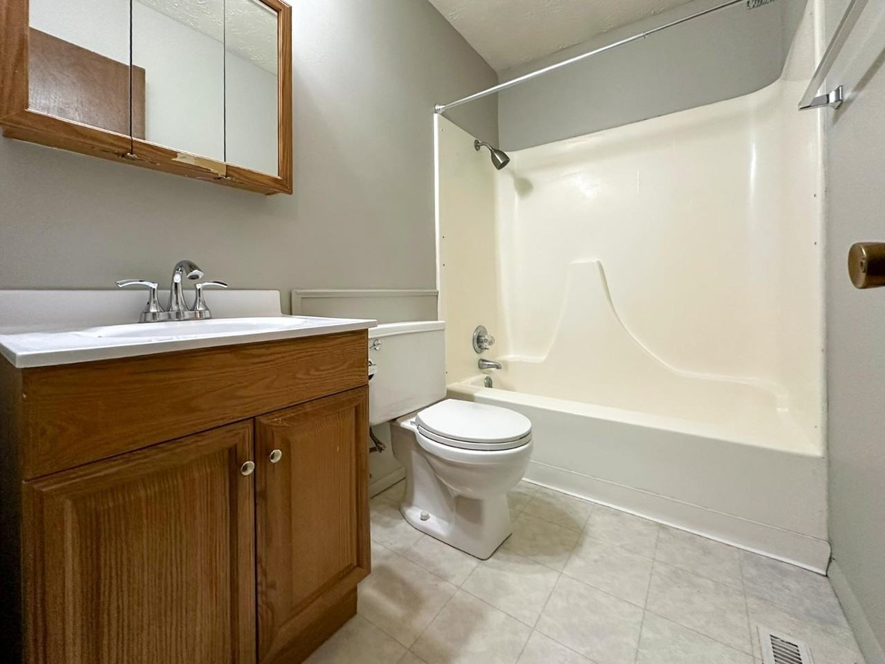 2130 Essex Rd - Photo 6 of 21