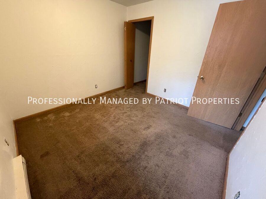 1105 Macarthur Rd #4 - Photo 3 of 10