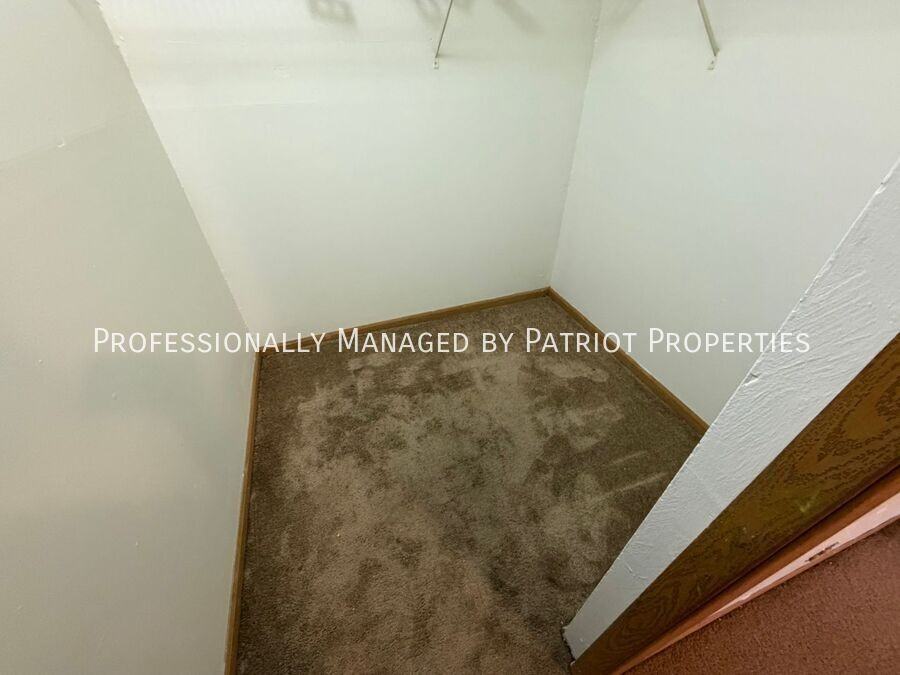 1105 Macarthur Rd #4 - Photo 4 of 10