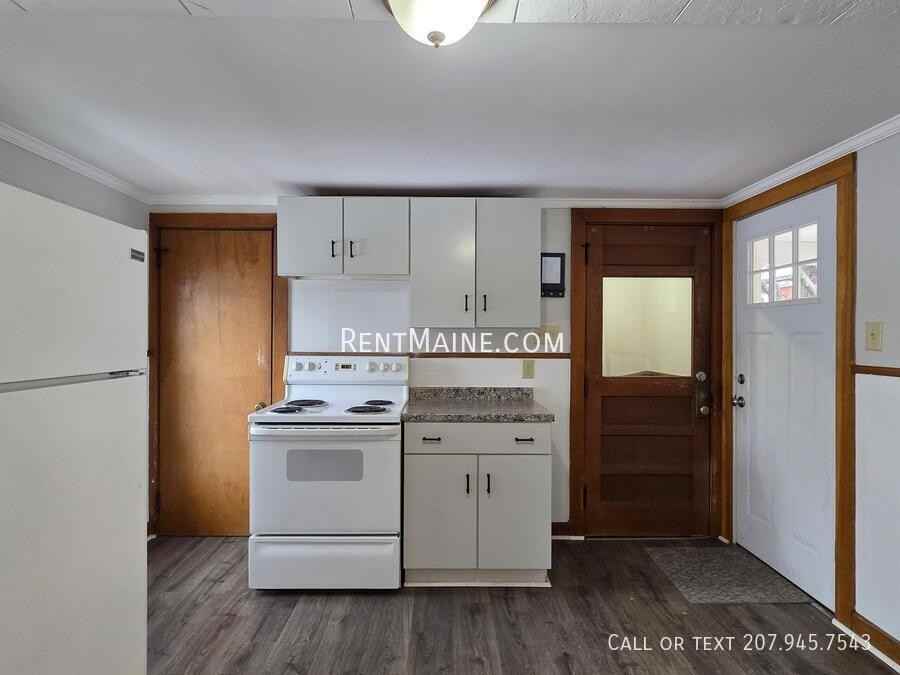 302 Turner St #2R - Photo 3 of 11