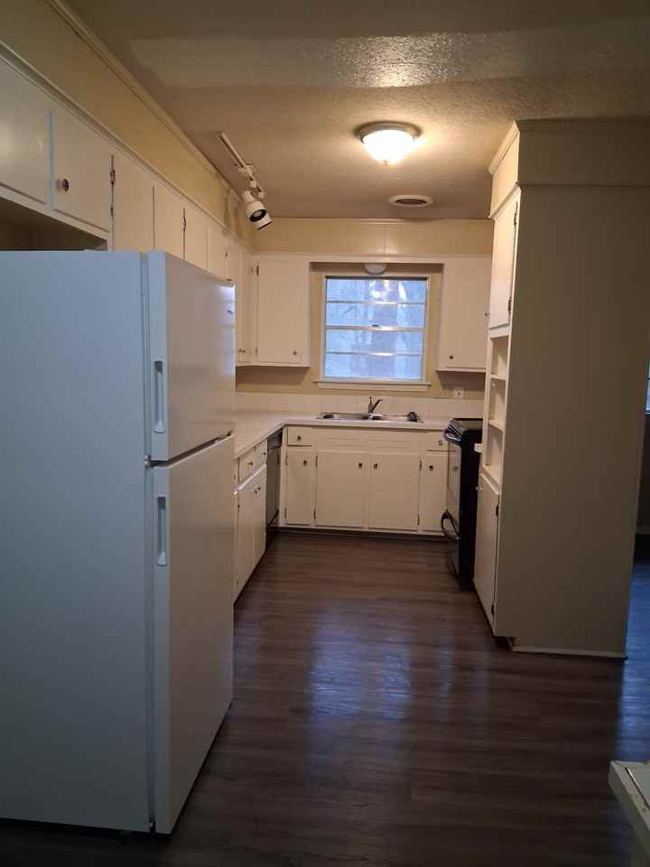 2205 Charmwood Dr - Photo 3 of 17