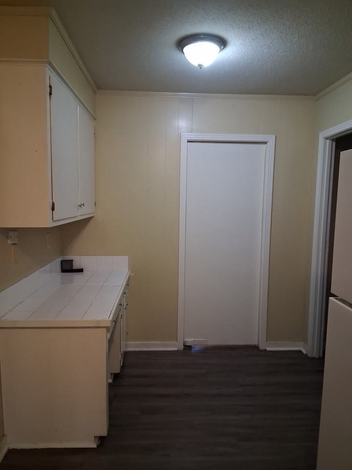 2205 Charmwood Dr - Photo 4 of 17