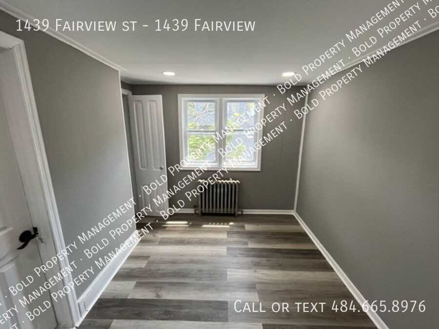 1439 Fairview St - Photo 5 of 14