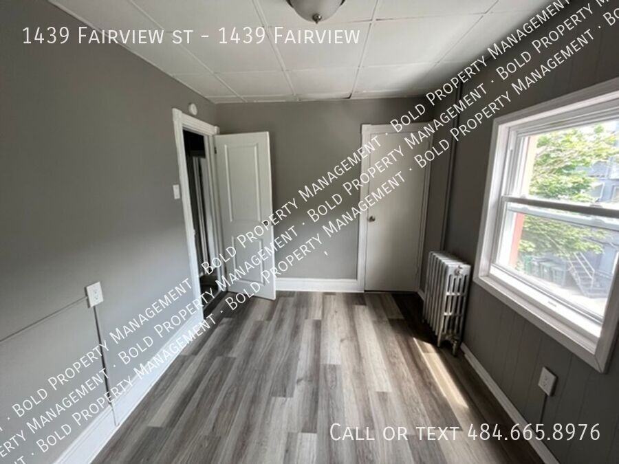 1439 Fairview St - Photo 7 of 14