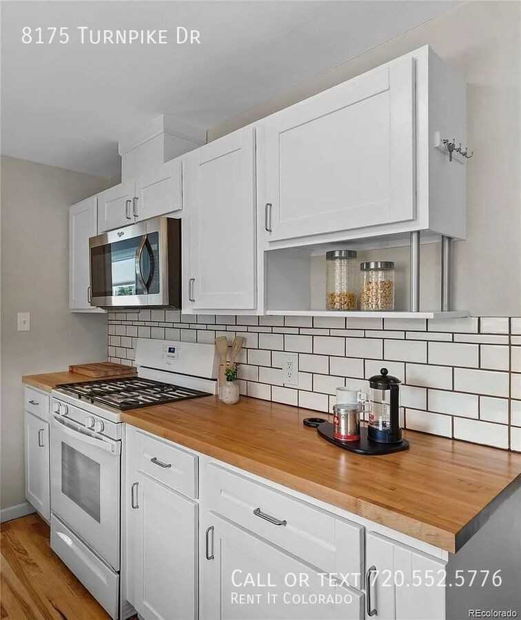 8175 Turnpike Dr - Photo 6 of 24