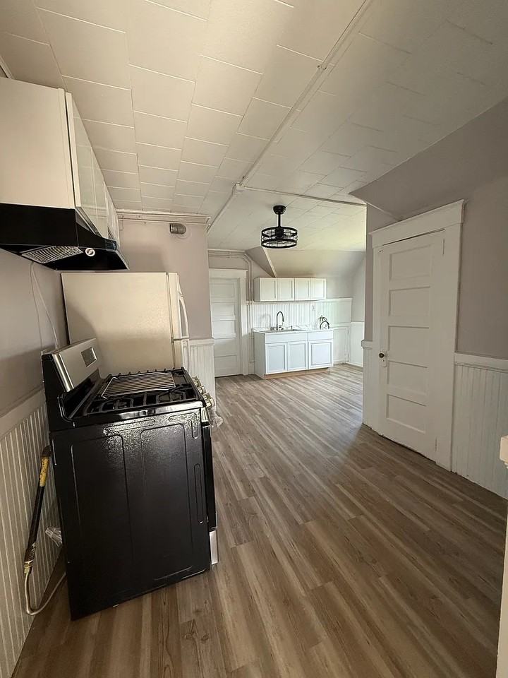 317 Clinton St #1 - Photo 4 of 11