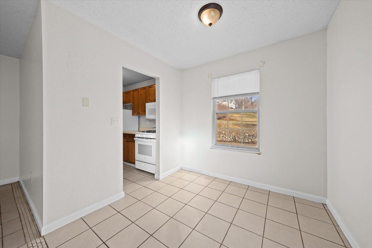 2105 N Keebler Ave #C - Photo 4 of 11