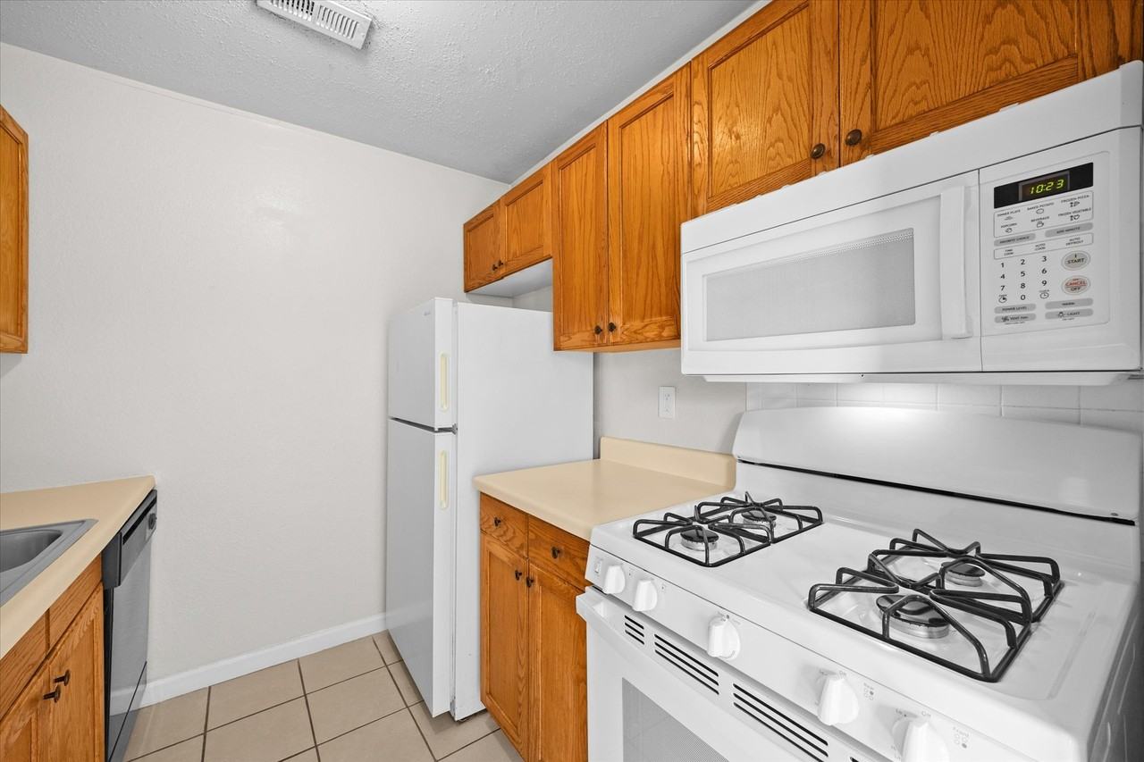 2105 N Keebler Ave #C - Photo 6 of 11