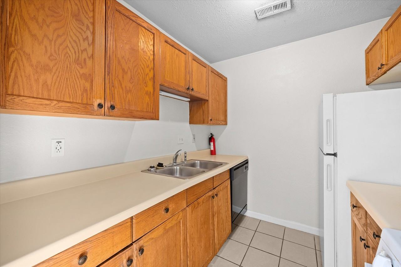 2105 N Keebler Ave #C - Photo 7 of 11