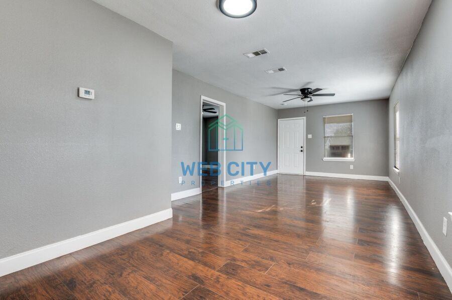 1323 Grinnell St - Photo 2 of 12