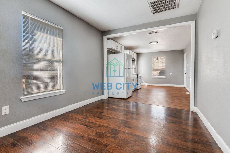 1323 Grinnell St - Photo 4 of 12