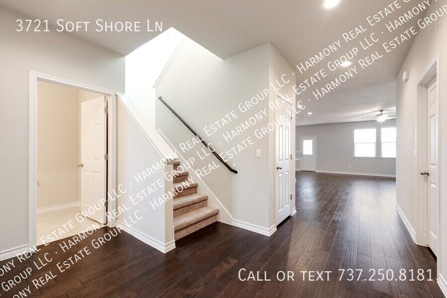 3721 Soft Shore Ln - Photo 3 of 14