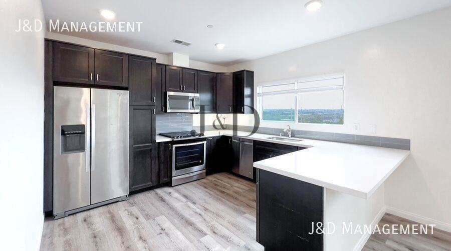 FRE1134-48 - Photo 2 of 37