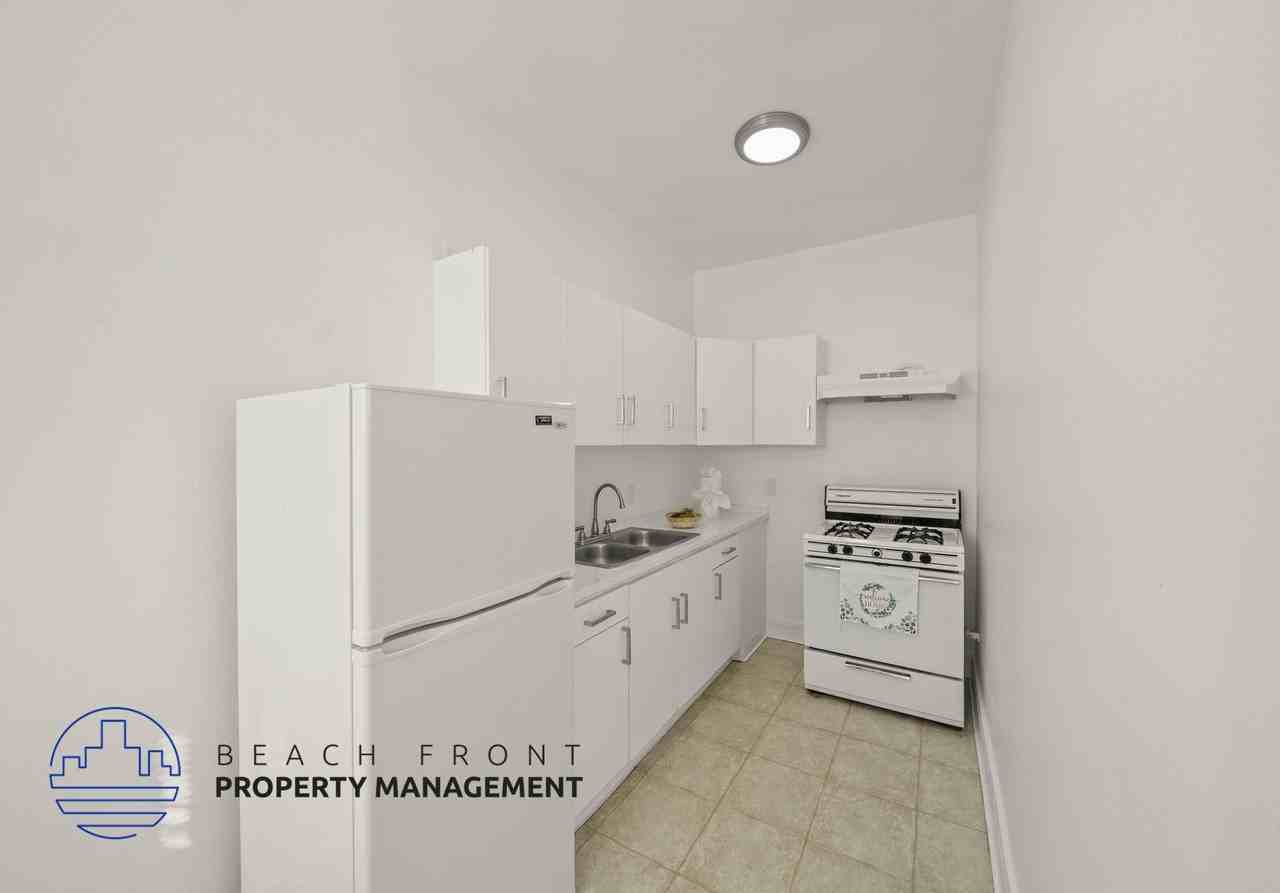 426 S. New Hampshire - Photo 2 of 15