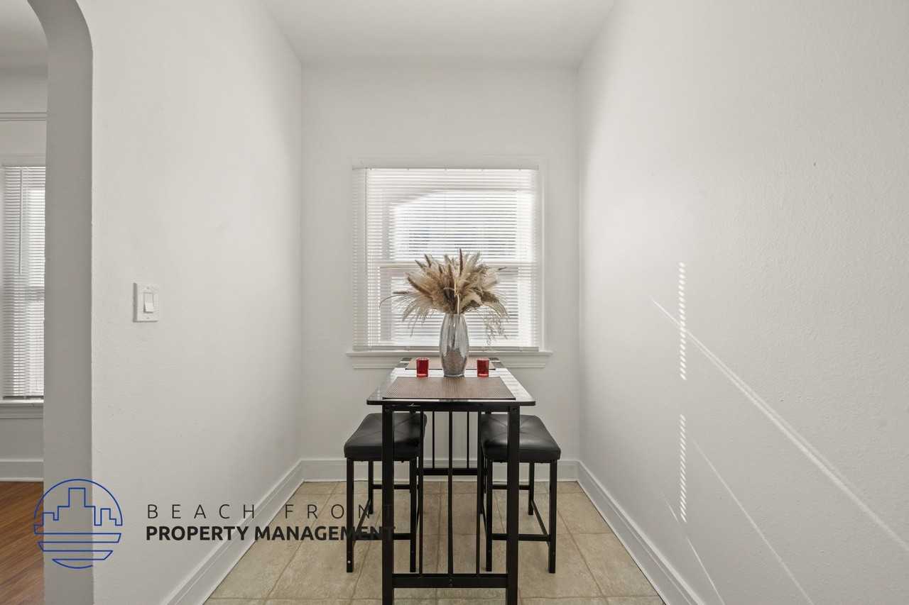 426 S. New Hampshire - Photo 3 of 15