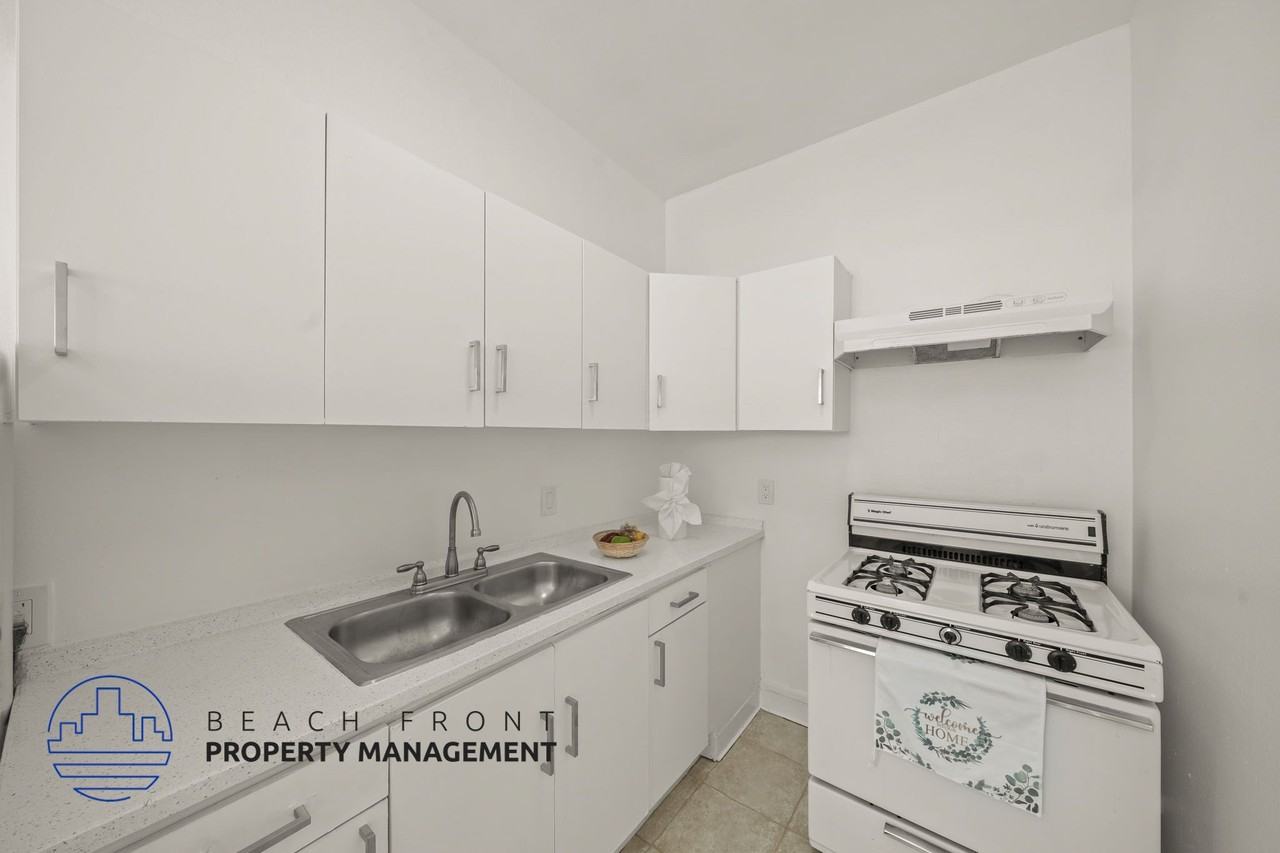 426 S. New Hampshire - Photo 4 of 15