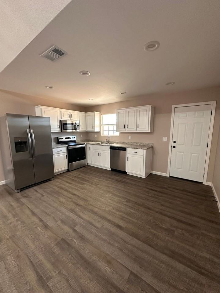 1228 Orange St - Photo 2 of 35