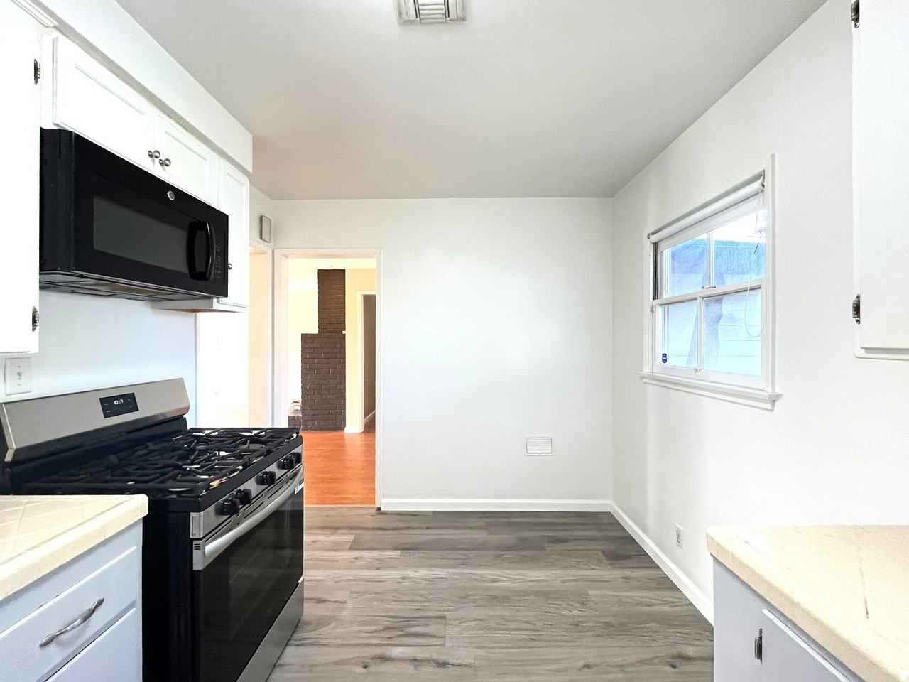 5172 Wroxton Dr - Photo 3 of 22