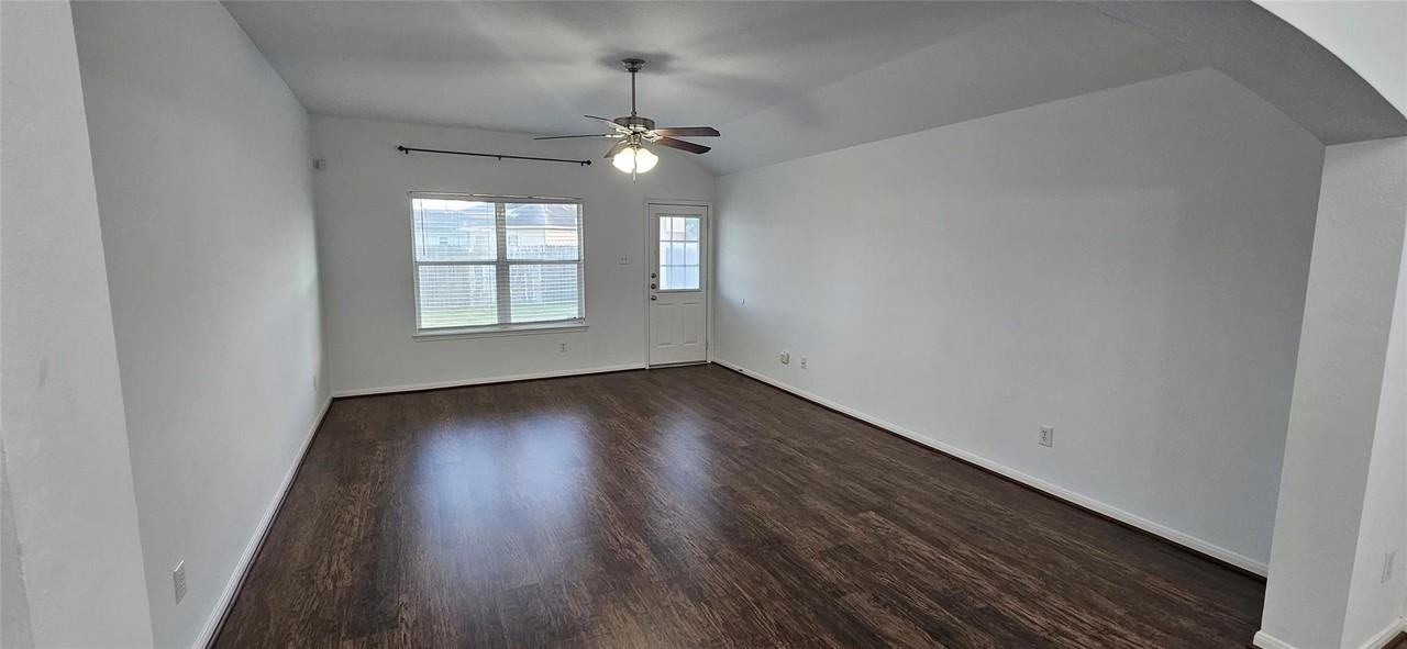 919 Yorkshire Holw #919 - Photo 2 of 23