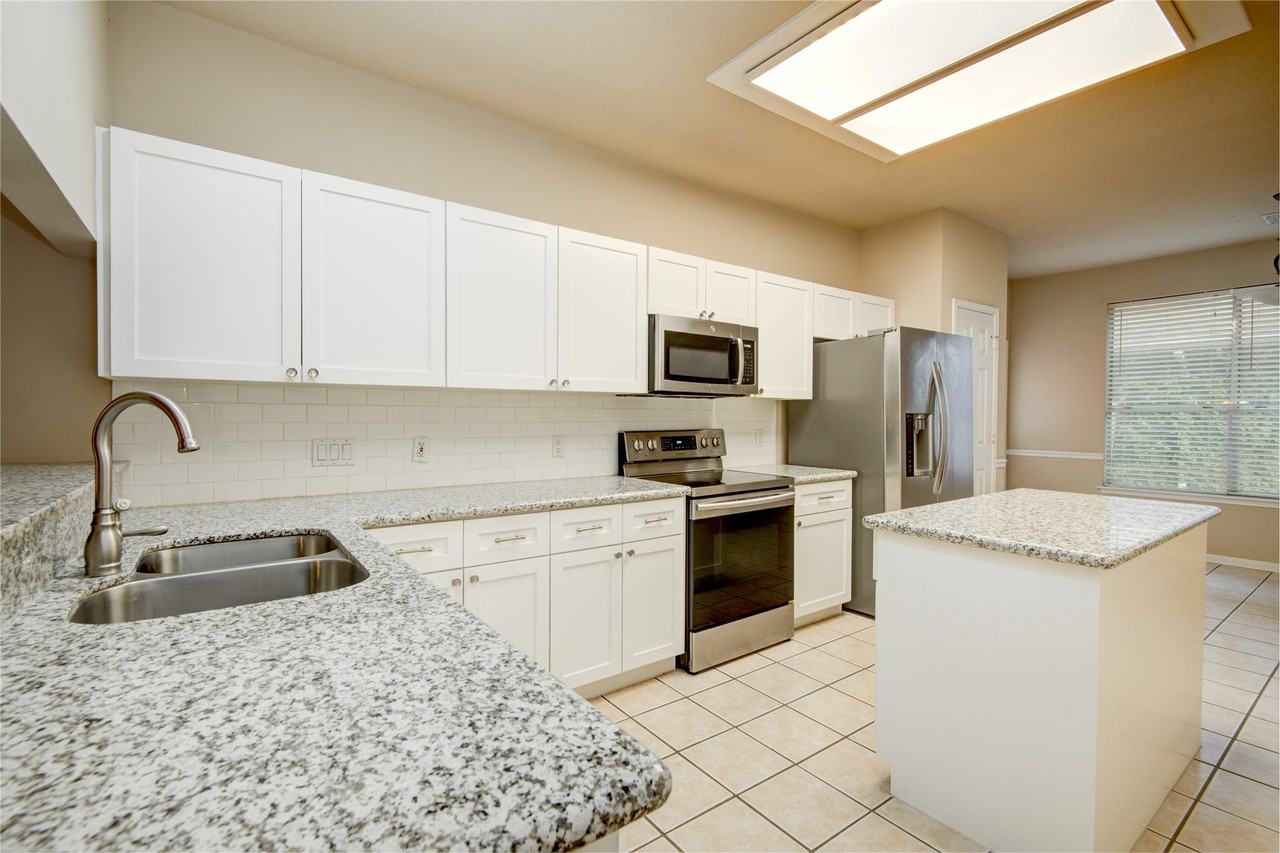 18422 Auburn Woods Dr #18422 - Photo 6 of 30