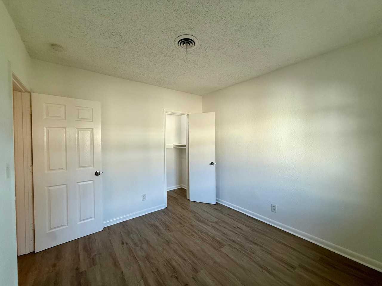 2920 Ne 7th Ave #2920A - Photo 3 of 10