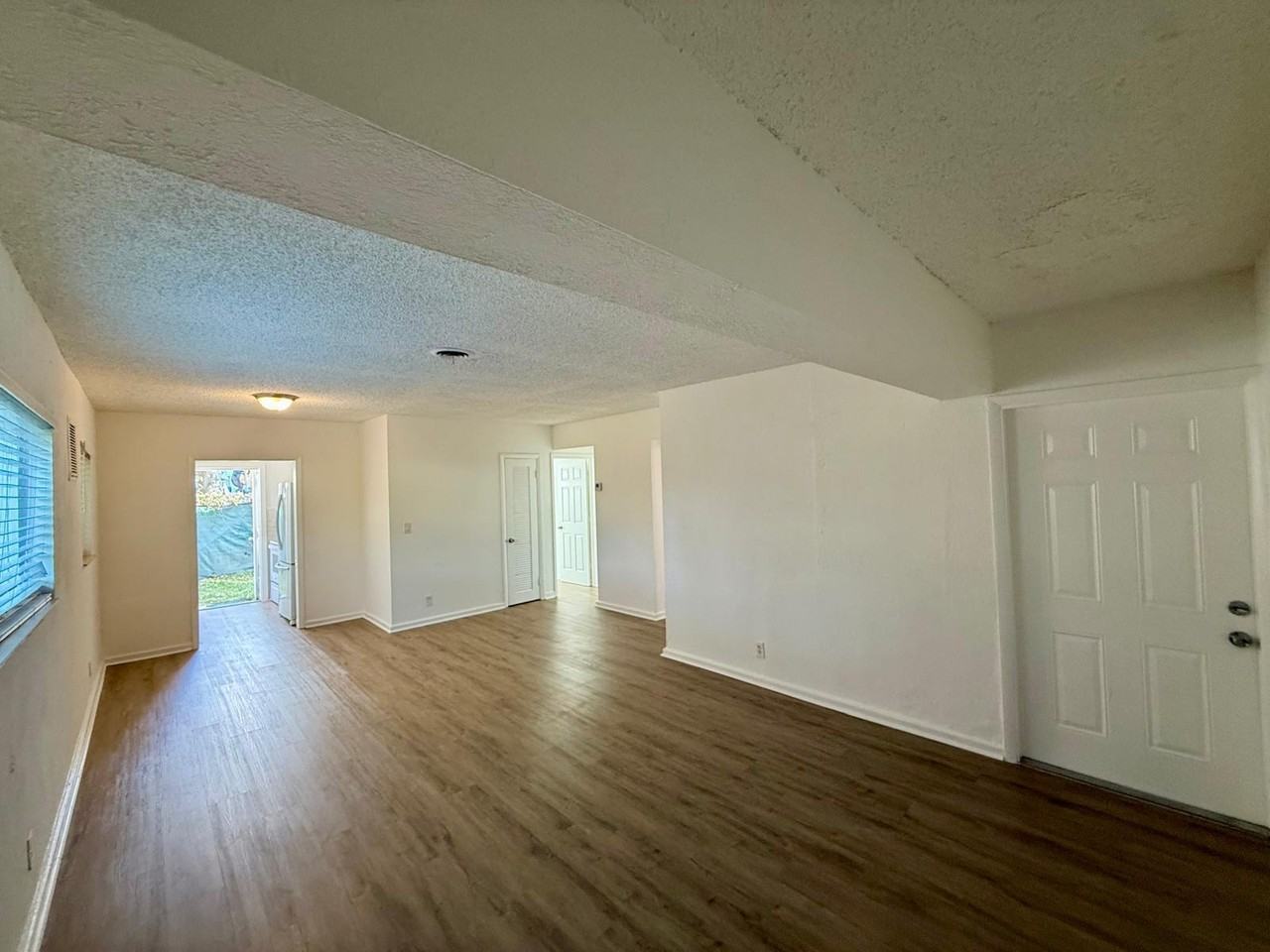 2920 Ne 7th Ave #2920A - Photo 4 of 10