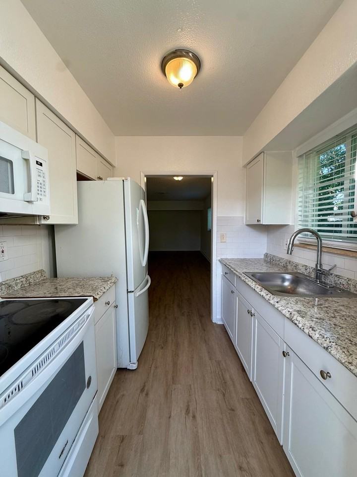 2920 Ne 7th Ave #2920A - Photo 6 of 10