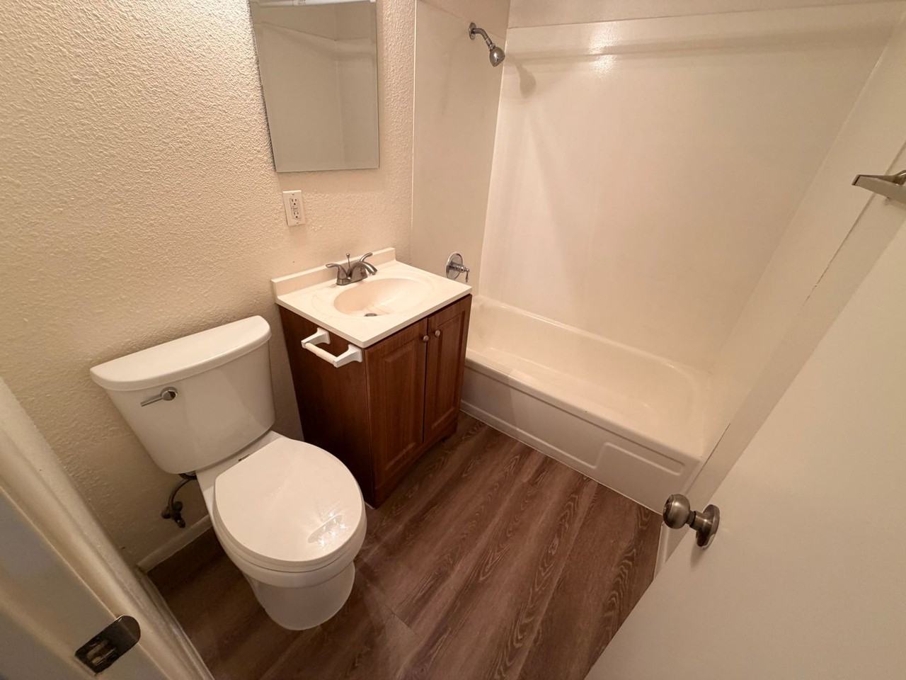 Glenn Isle - Photo 6 of 26