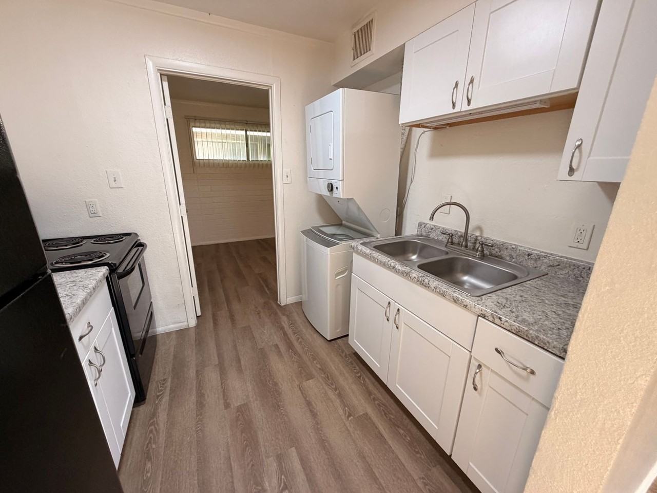 Glenn Isle - Photo 7 of 26