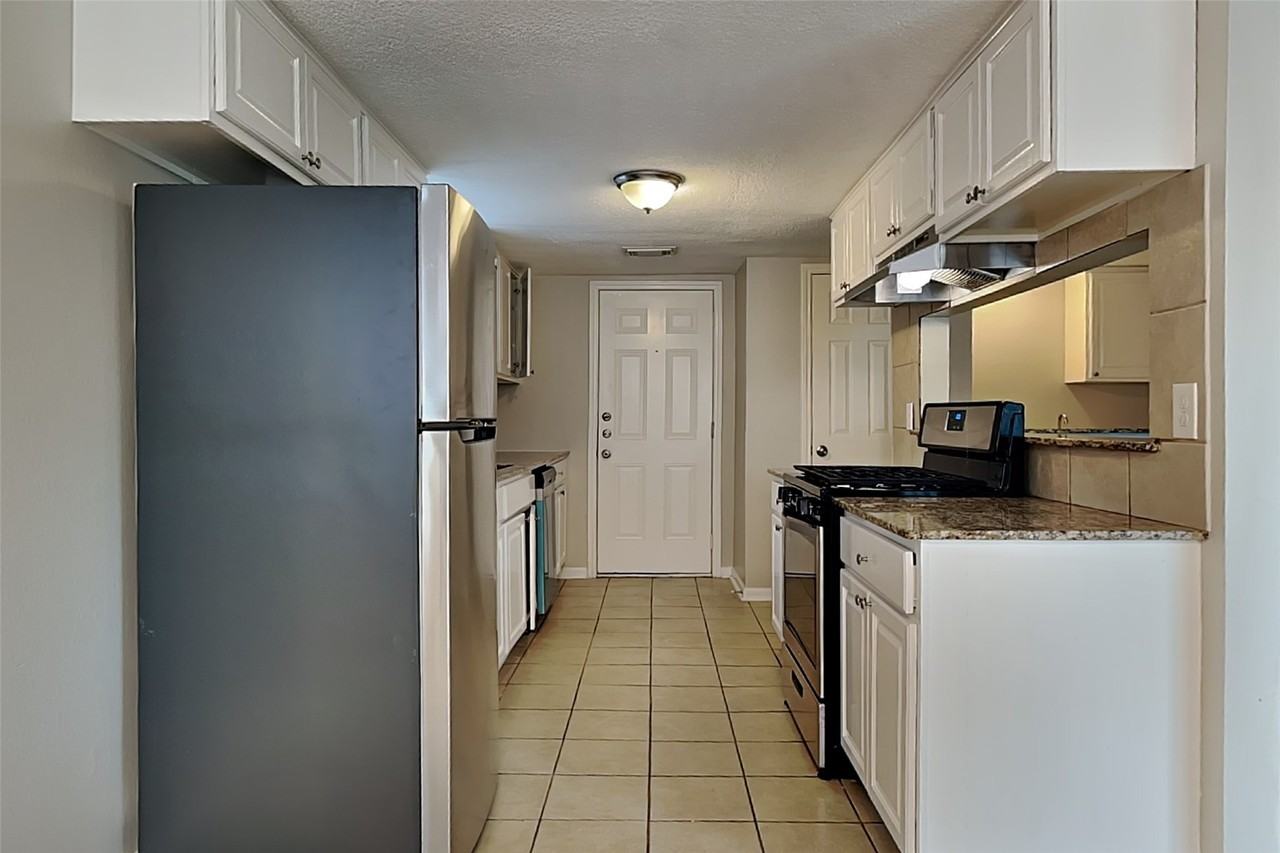 13906 Rosetta Dr #13906 - Photo 4 of 18