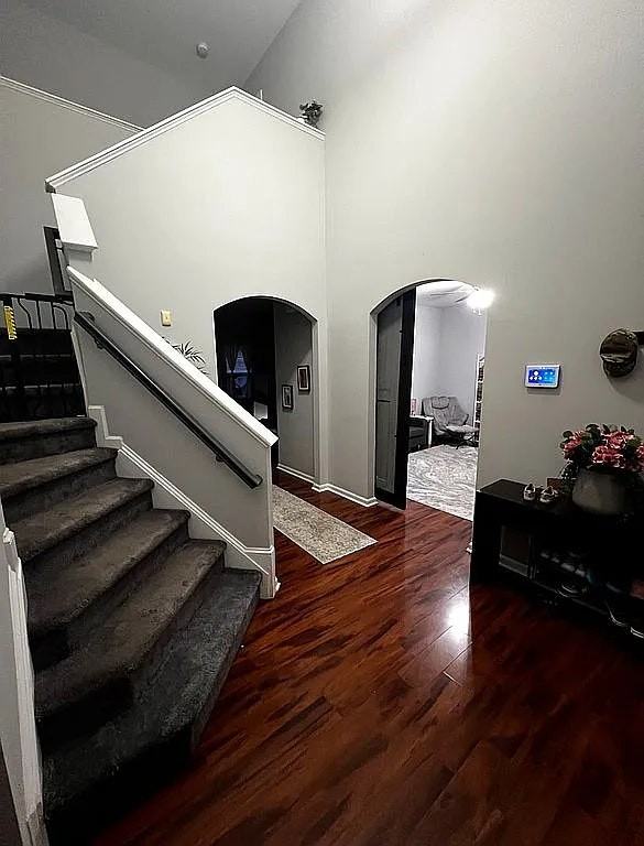 364 Heathrow Drive - Photo 3 of 20