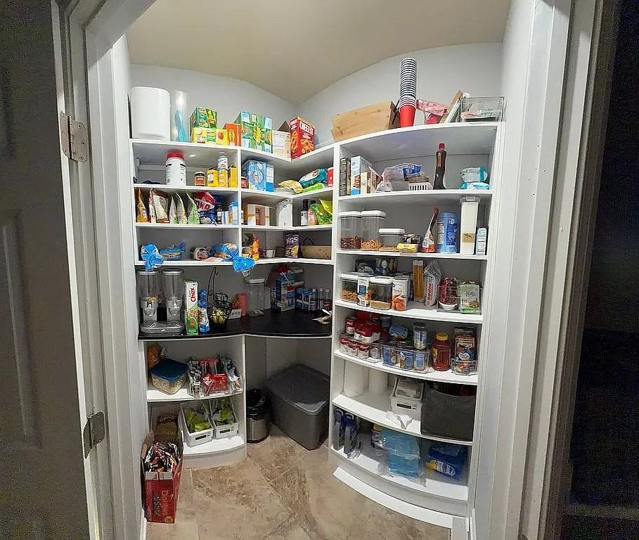 364 Heathrow Drive - Photo 7 of 20