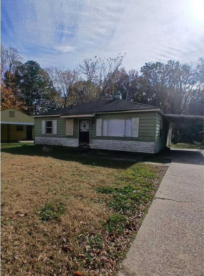 791 Par Ave - Photo 2 of 16